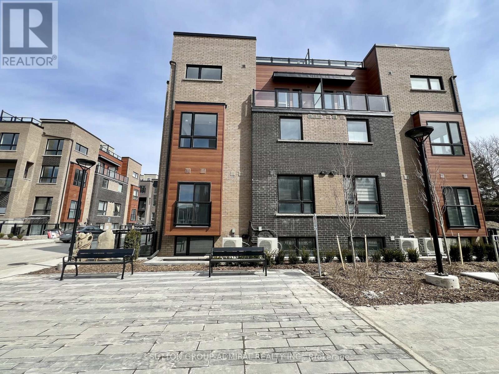 15 - 24 Lytham Green Circle, Newmarket, Ontario  L3Y 0H4 - Photo 2 - N13225252