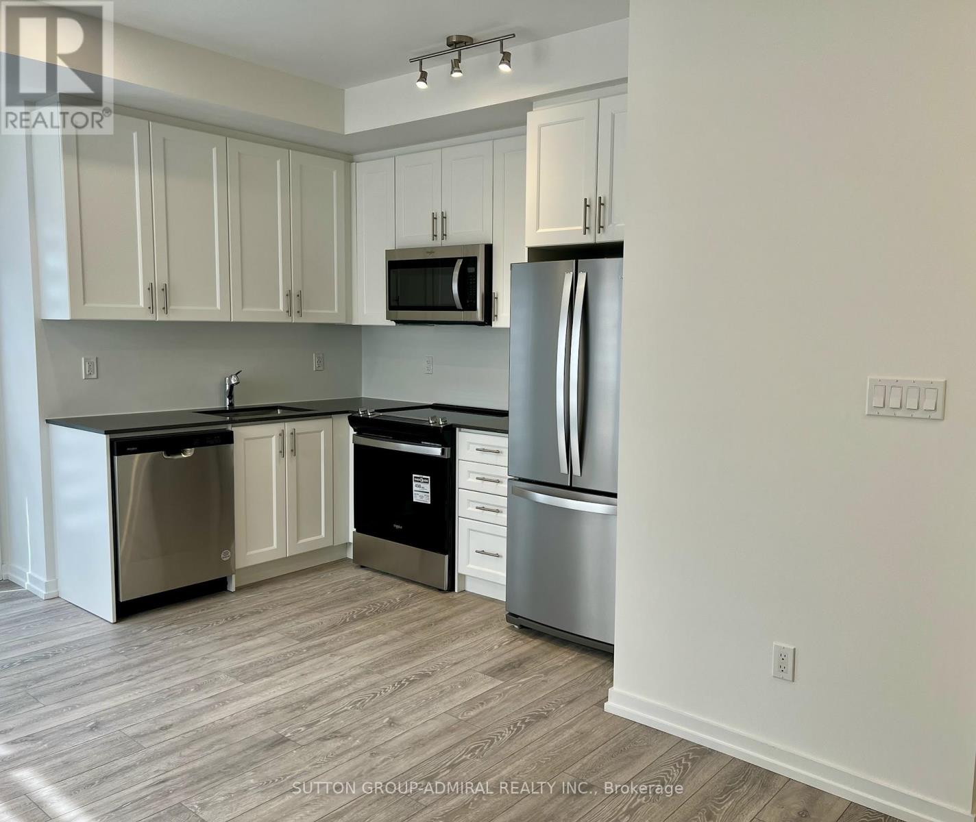 15 - 24 Lytham Green Circle, Newmarket, Ontario  L3Y 0H4 - Photo 6 - N13225252