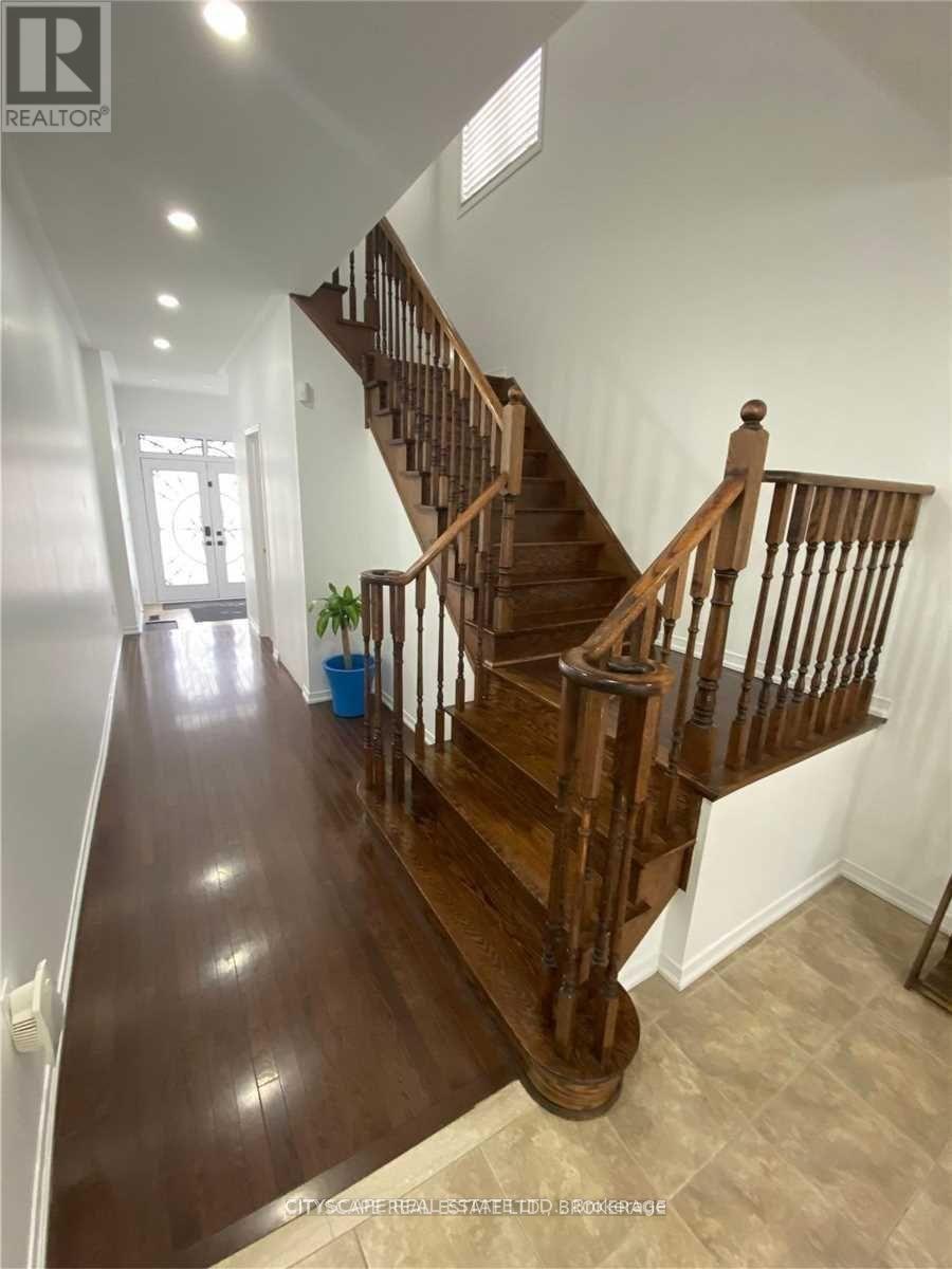 Upper - 20 Pentonville Road, Brampton, Ontario  L6R 3R9 - Photo 7 - W13225234