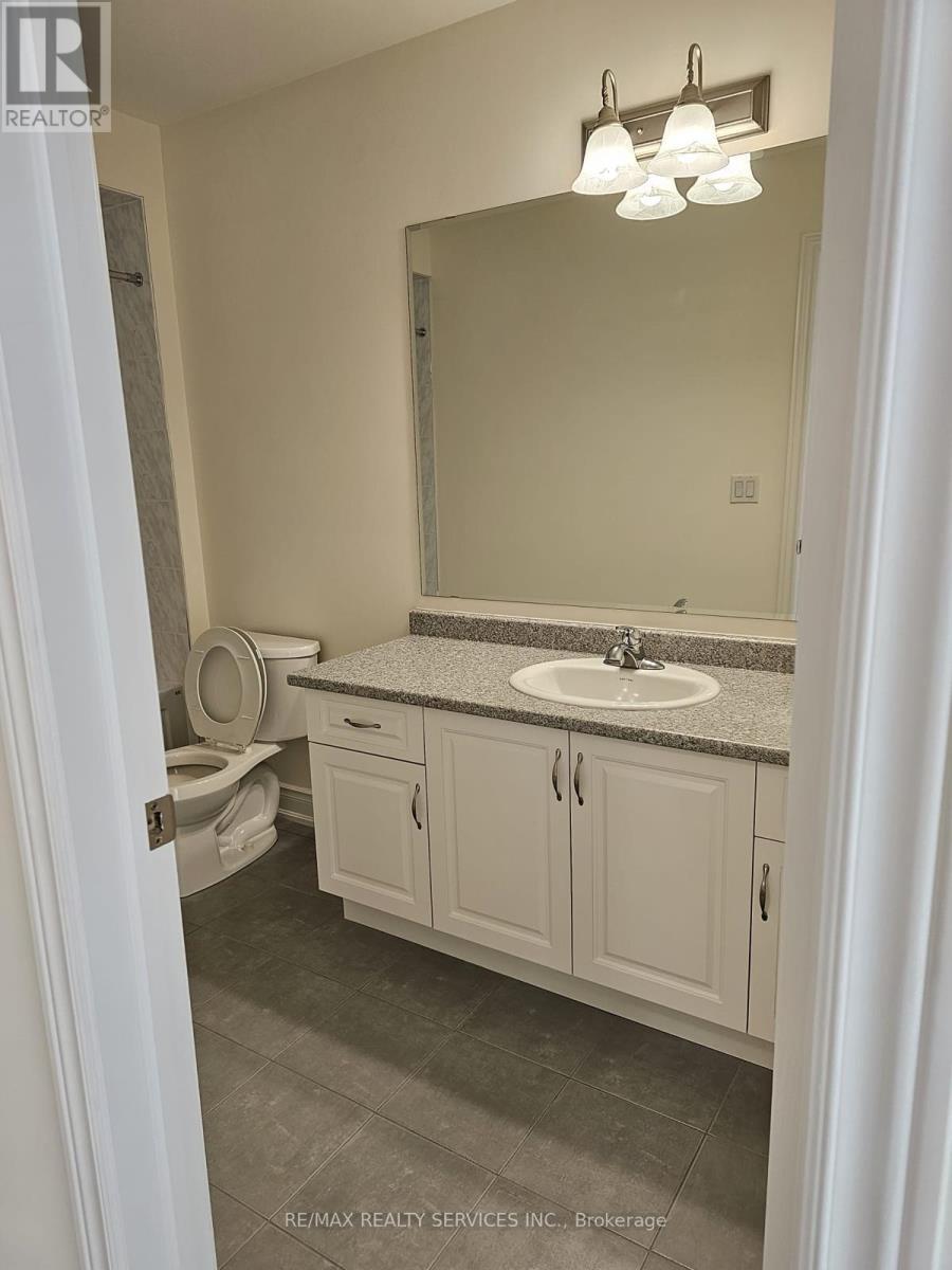 32 Donald Stewart Road, Brampton, Ontario  L7A 5J8 - Photo 10 - W13225246