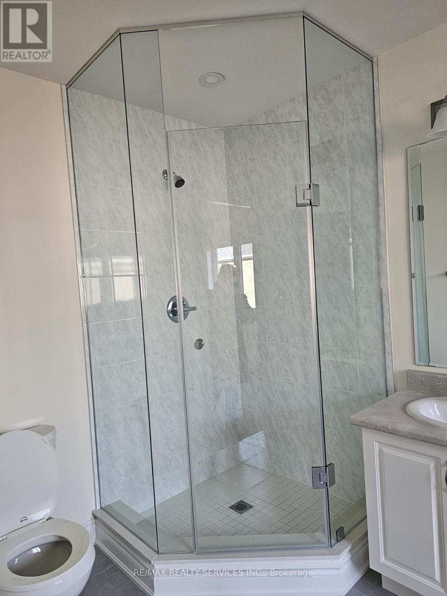 32 Donald Stewart Road, Brampton, Ontario  L7A 5J8 - Photo 11 - W13225246