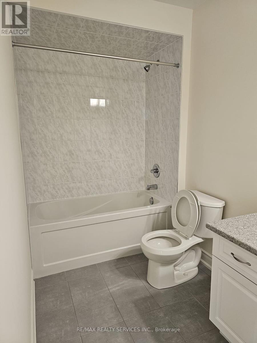 32 Donald Stewart Road, Brampton, Ontario  L7A 5J8 - Photo 14 - W13225246