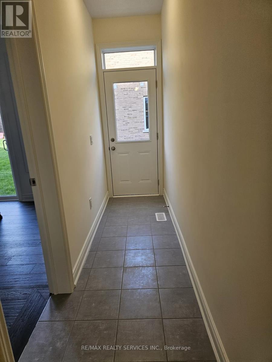 32 Donald Stewart Road, Brampton, Ontario  L7A 5J8 - Photo 16 - W13225246