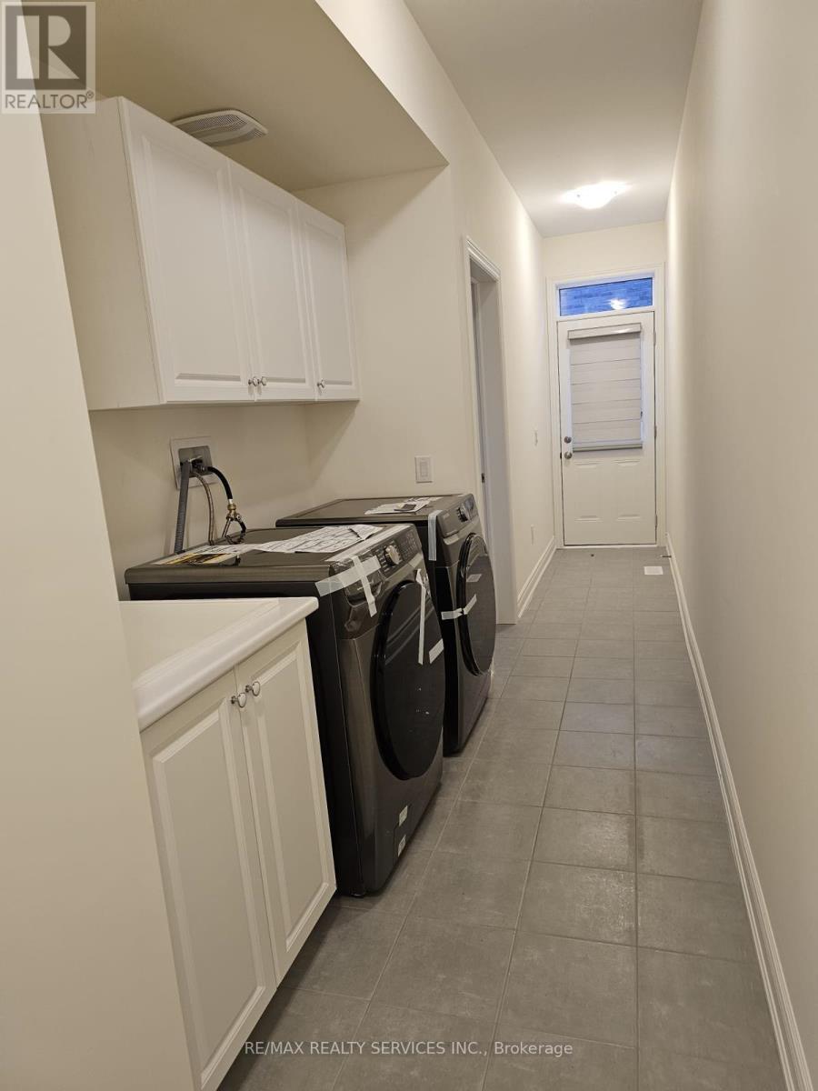 32 Donald Stewart Road, Brampton, Ontario  L7A 5J8 - Photo 18 - W13225246