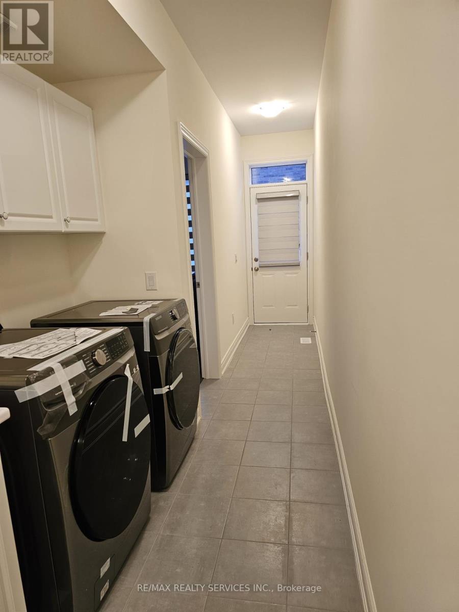 32 Donald Stewart Road, Brampton, Ontario  L7A 5J8 - Photo 19 - W13225246