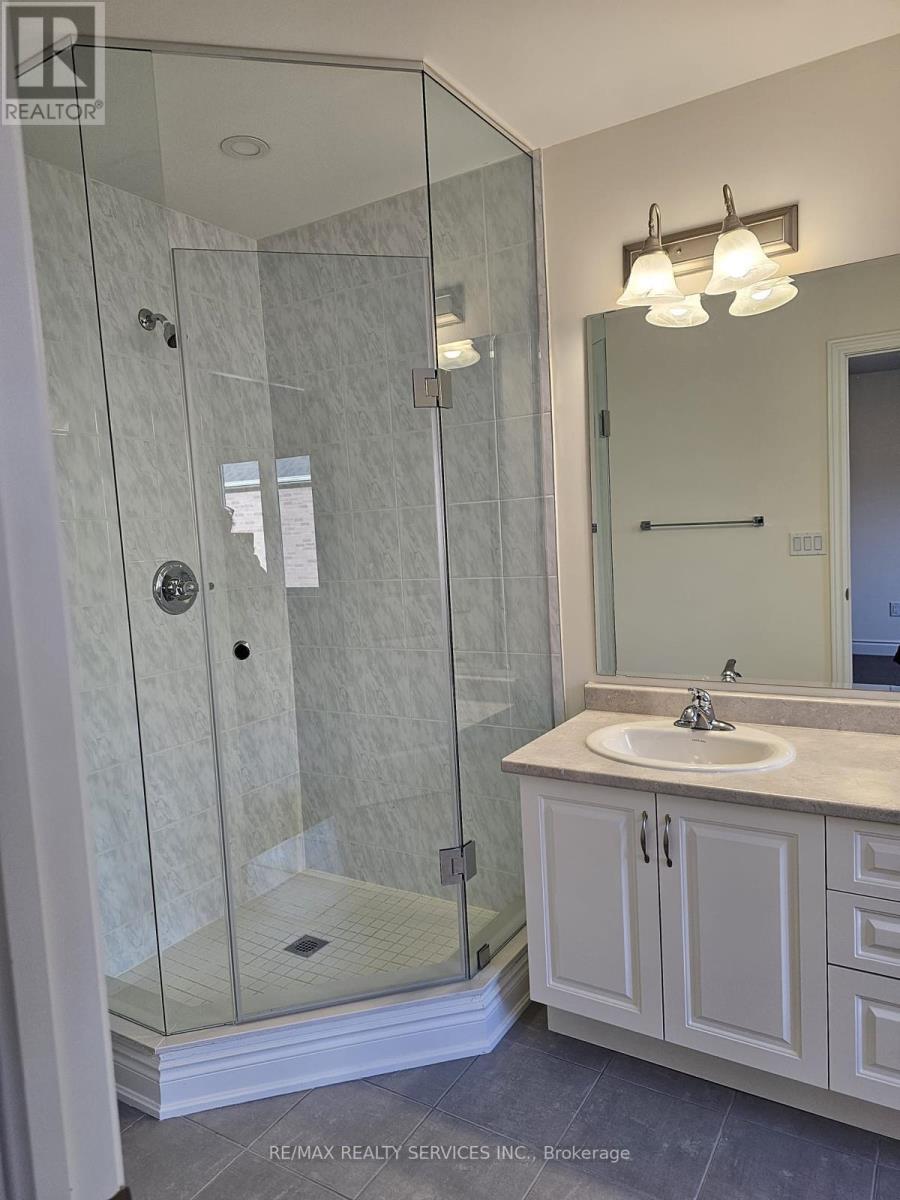 32 Donald Stewart Road, Brampton, Ontario  L7A 5J8 - Photo 9 - W13225246