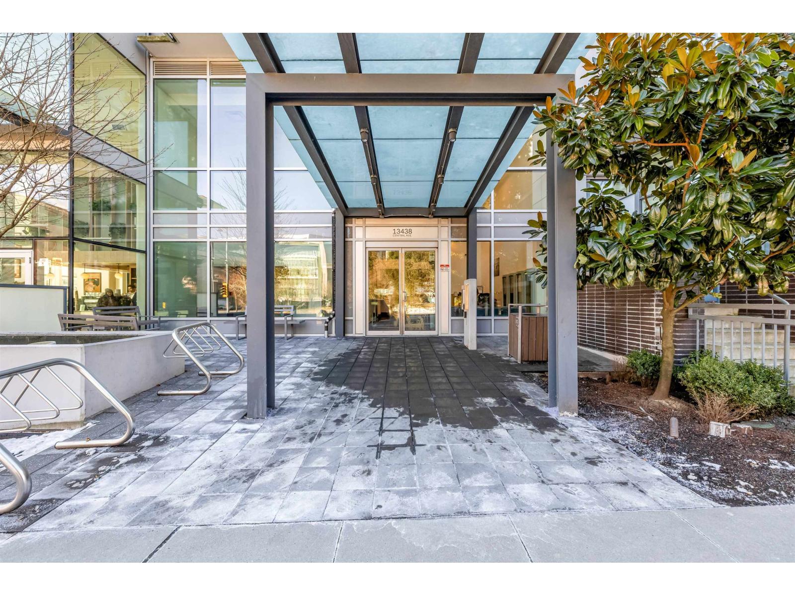 907 13438 Central Avenue, Surrey, British Columbia  V3T 0N2 - Photo 2 - R3129999