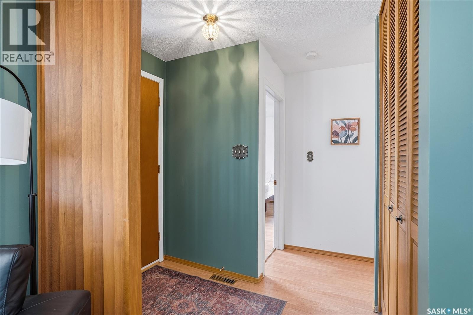 2605 37th Street W, Saskatoon, Saskatchewan  S7L 4E9 - Photo 2 - SK037830