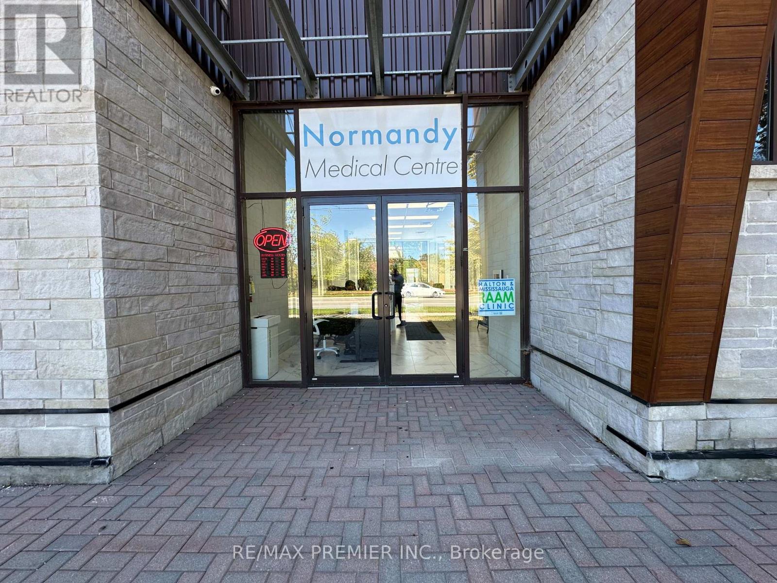 2 - 120 Guelph Street, Halton Hills, Ontario  L7G 4A4 - Photo 2 - W12814414