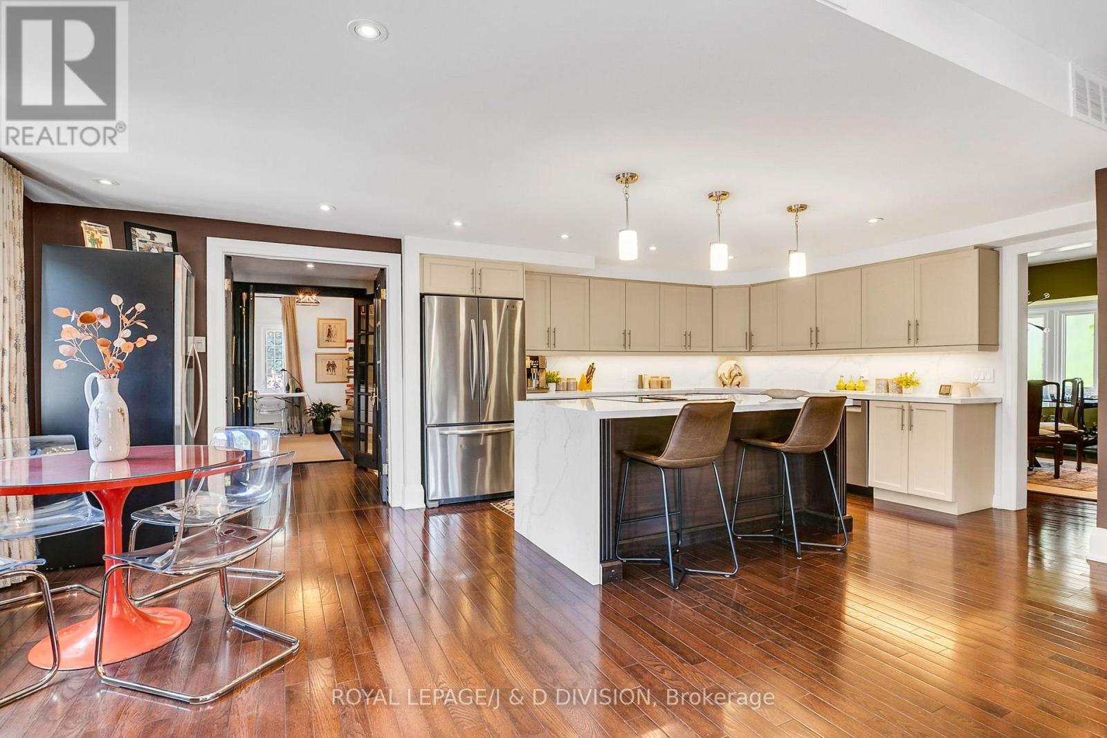 137 Highbourne Road, Toronto, Ontario  M5P 2J8 - Photo 11 - C13225368