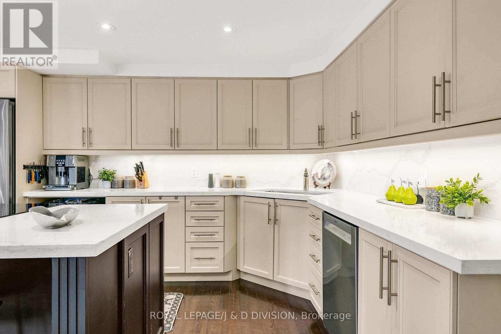 137 Highbourne Road, Toronto, Ontario  M5P 2J8 - Photo 12 - C13225368