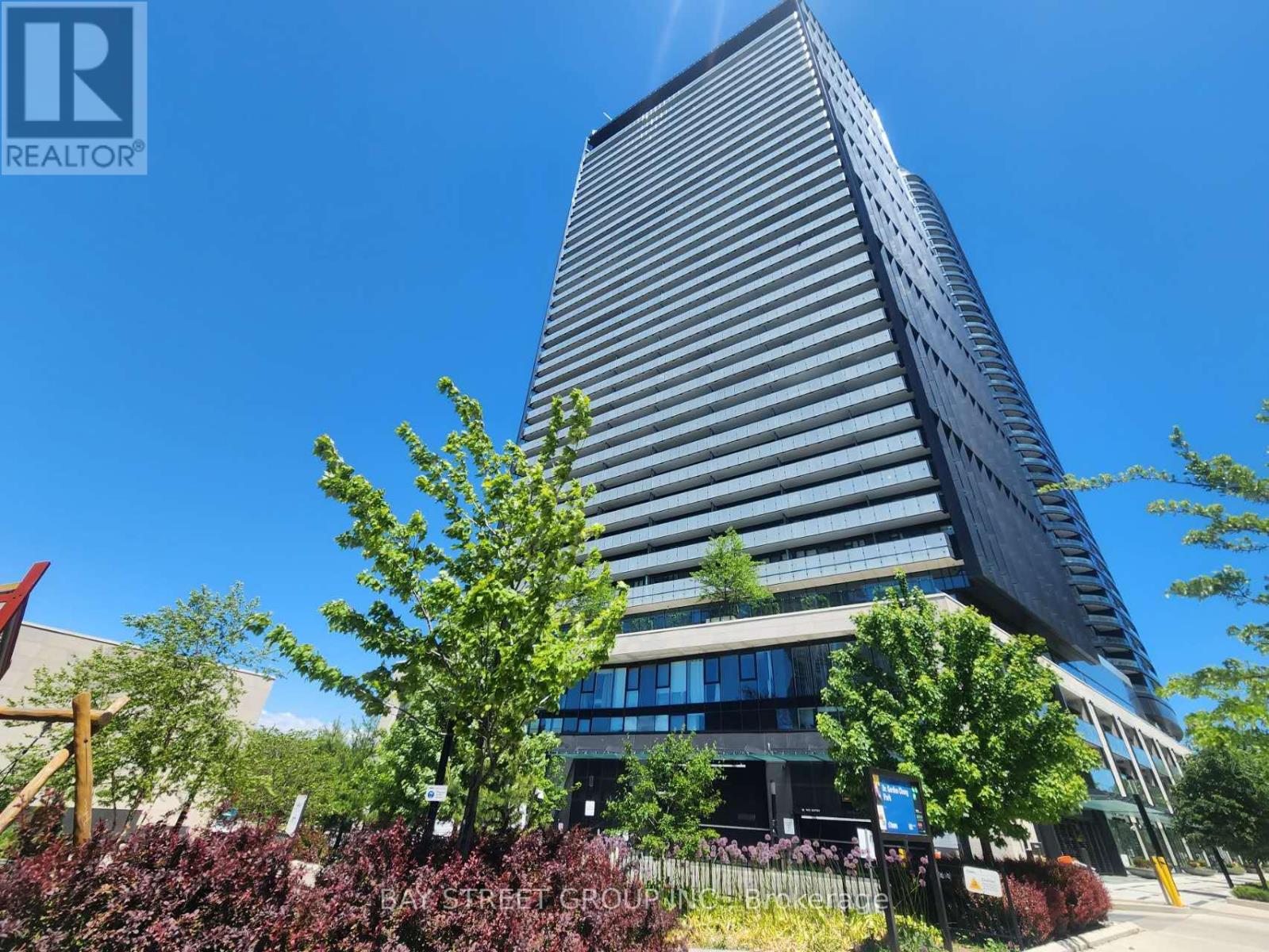 2024 - 585 BLOOR STREET E, Toronto, Ontario