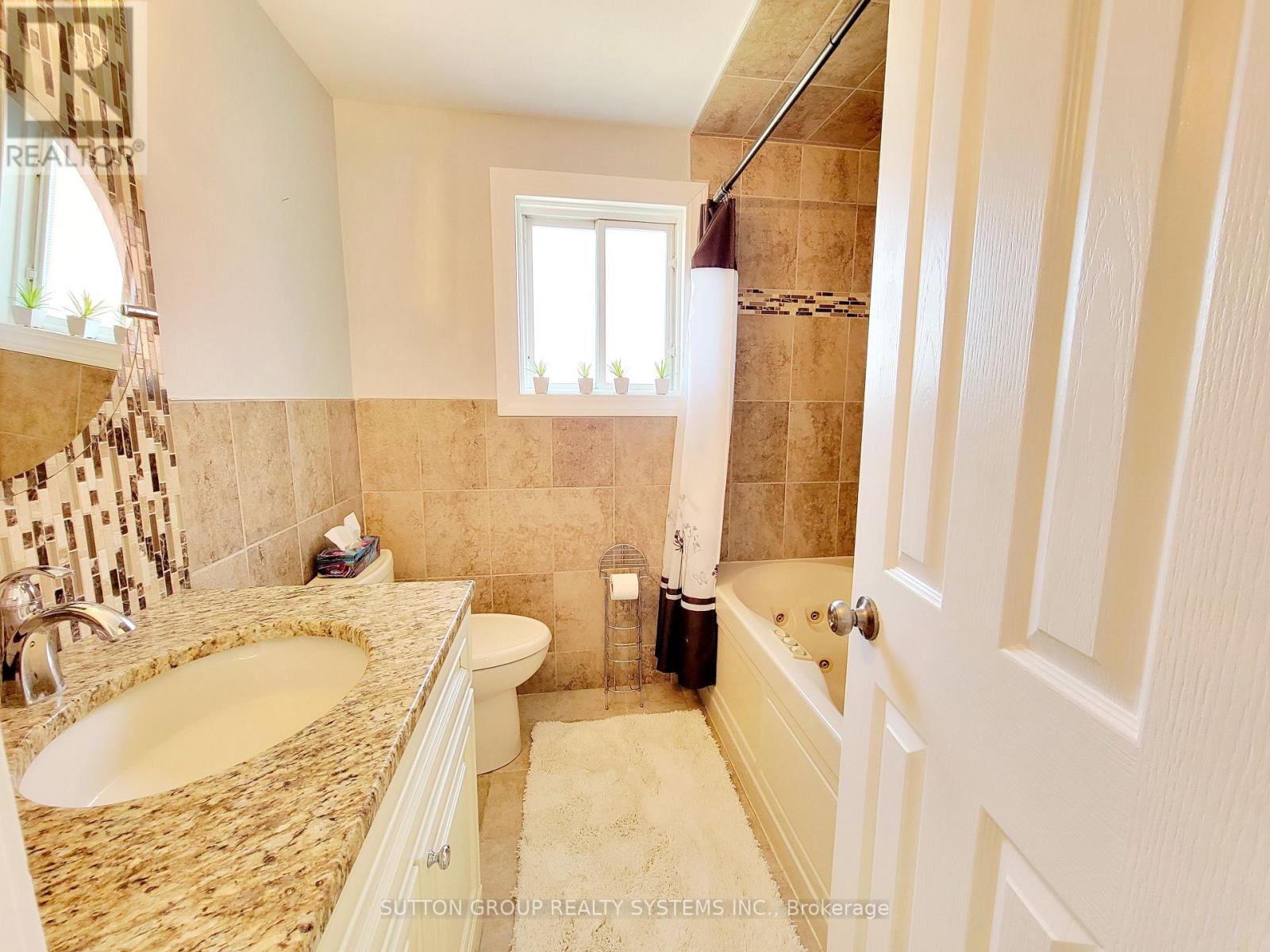 Main Floor - 62 Laidlaw Drive, Barrie (Sunnidale), Ontario  L4N 7W2 - Photo 10 - S13225326