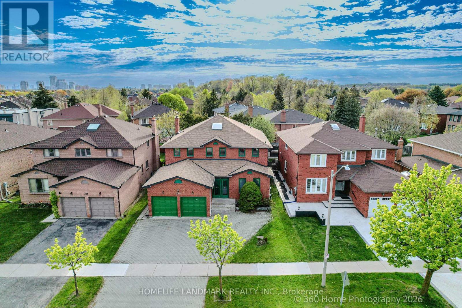 258 Valleymede Drive, Richmond Hill, Ontario  L4B 2B4 - Photo 3 - N13224952