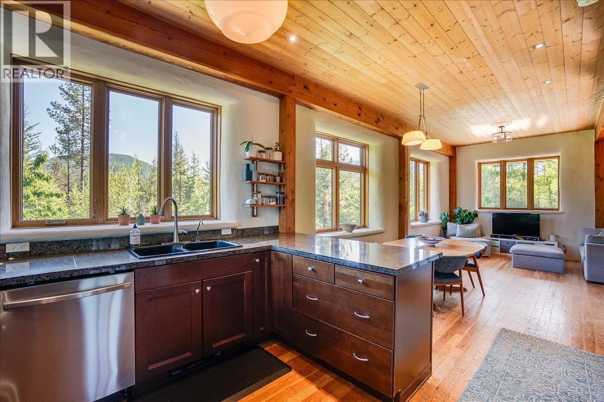 150 Suncrest Road, Pass Creek, British Columbia V1N 4T5 - Photo 9 - 10389604