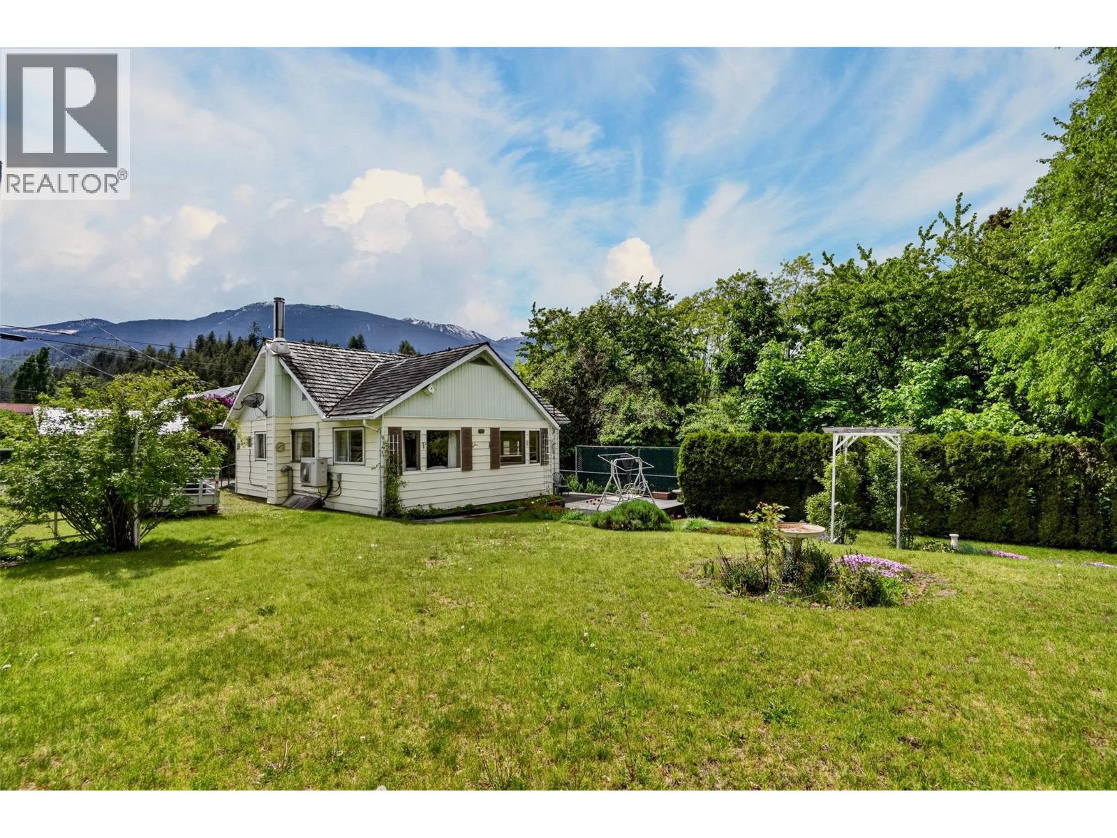 239 B Avenue, Kaslo, British Columbia  V0G 1M0 - Photo 9 - 10389251