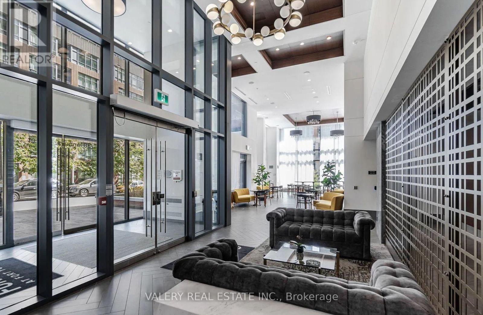 1607 - 38 Iannuzzi Street W, Toronto, Ontario  M5V 0S2 - Photo 2 - C13225426