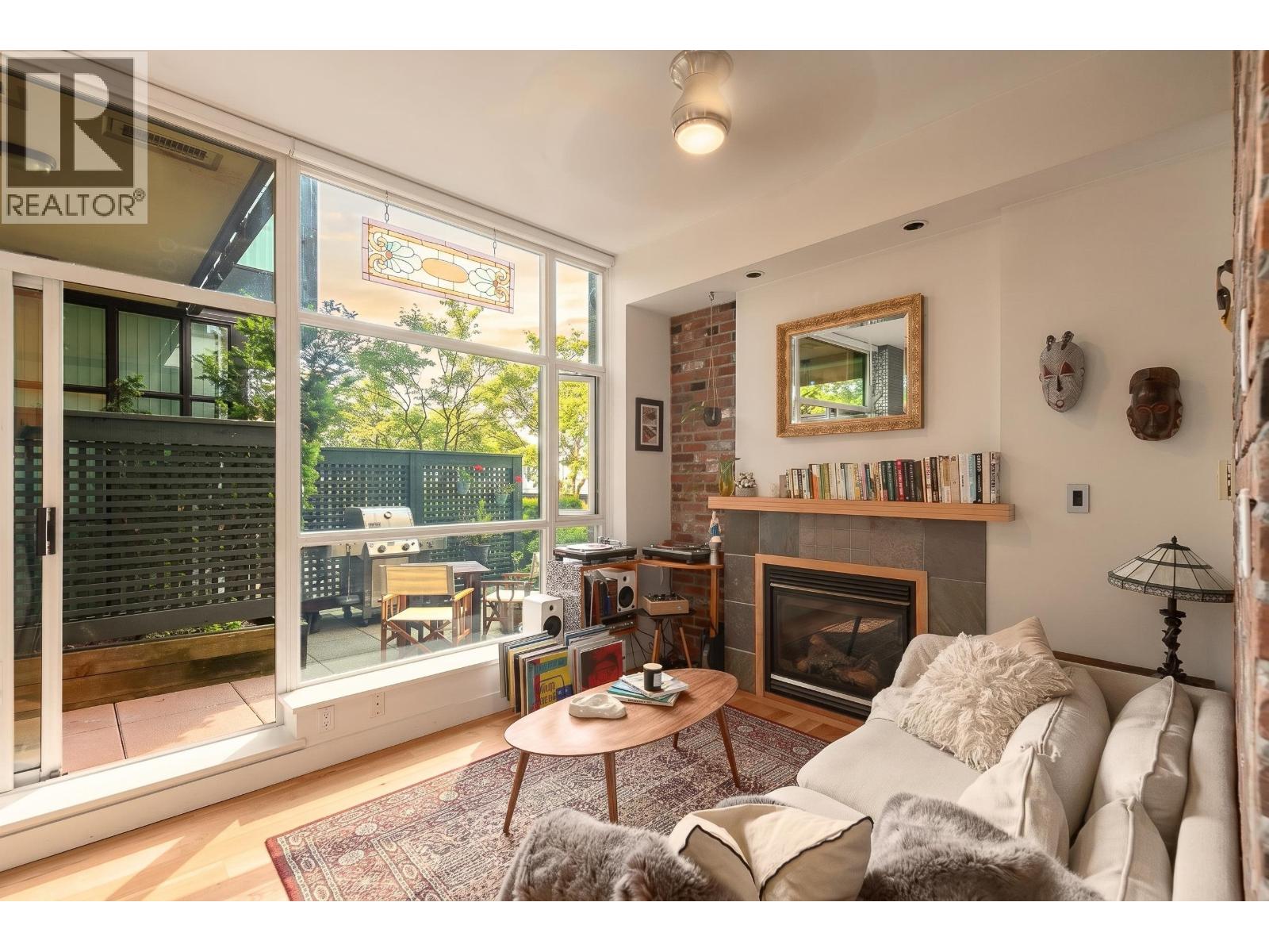 218 2515 Ontario Street, Vancouver, British Columbia  V5T 4V4 - Photo 2 - R3130446