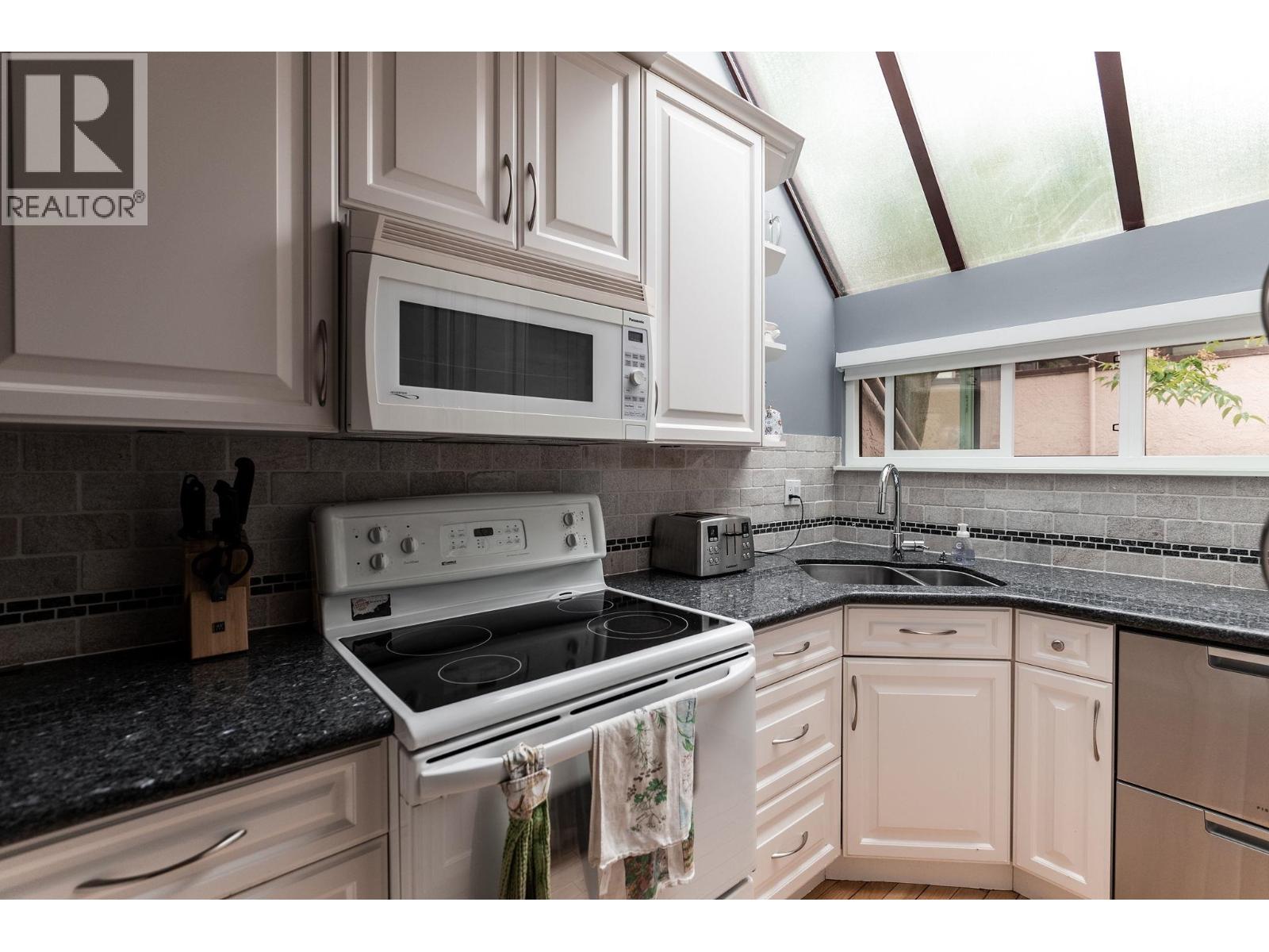 7 2485 Cornwall Avenue, Vancouver, British Columbia  V6K 1B9 - Photo 6 - R3130451