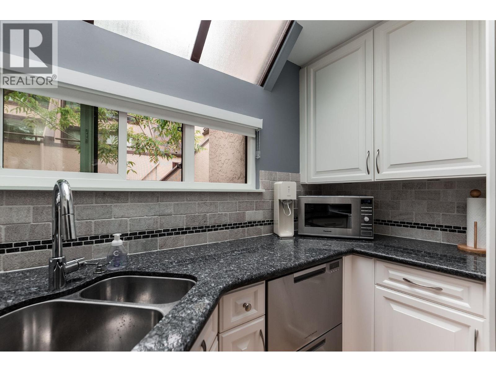 7 2485 Cornwall Avenue, Vancouver, British Columbia  V6K 1B9 - Photo 8 - R3130451