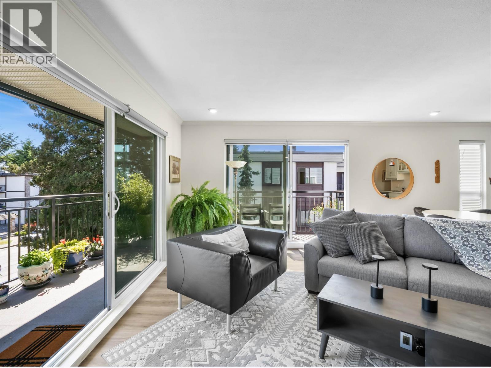 202 134 W 20th Street, North Vancouver, British Columbia  V7M 1Y4 - Photo 5 - R3130543