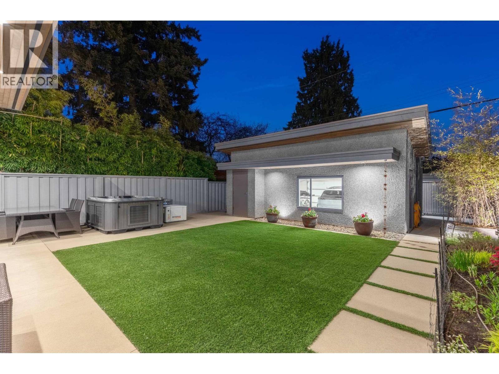 315 E 20th Street, North Vancouver, British Columbia  V7L 3A8 - Photo 3 - R3130448