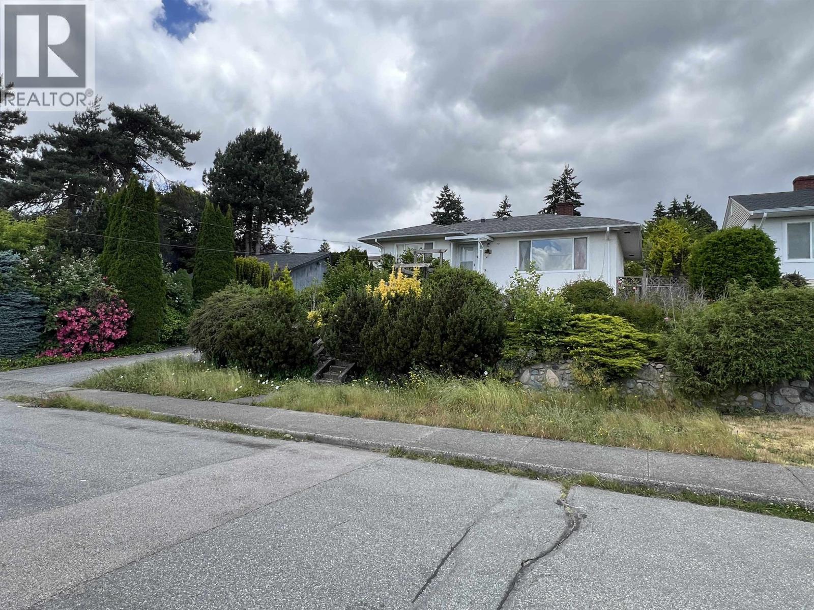 5941 Carson Street, Burnaby, British Columbia  V5J 2Z8 - Photo 3 - R3130488