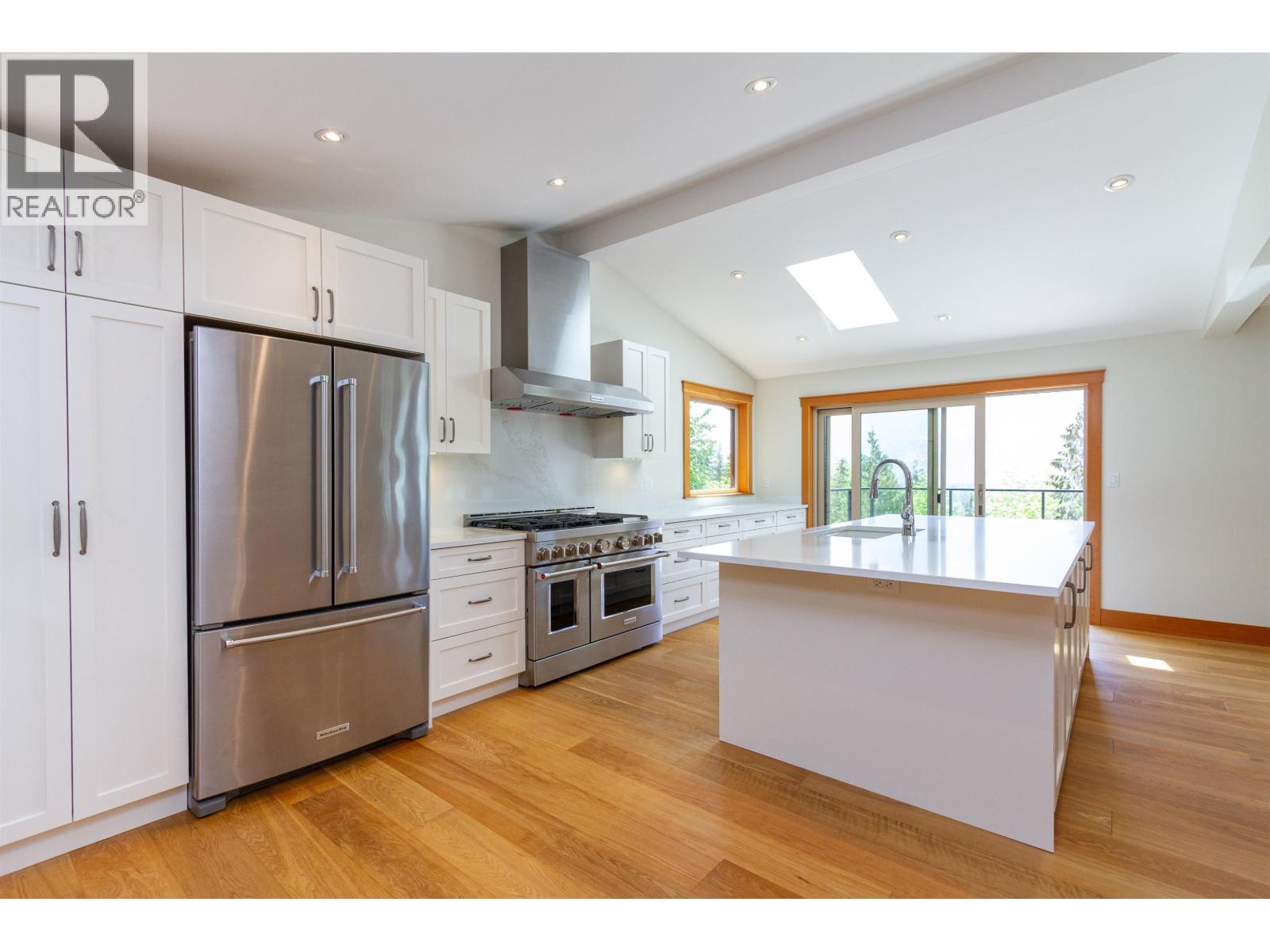 40427 Ayr Drive, Squamish, British Columbia  V0N 1T0 - Photo 2 - R3130561