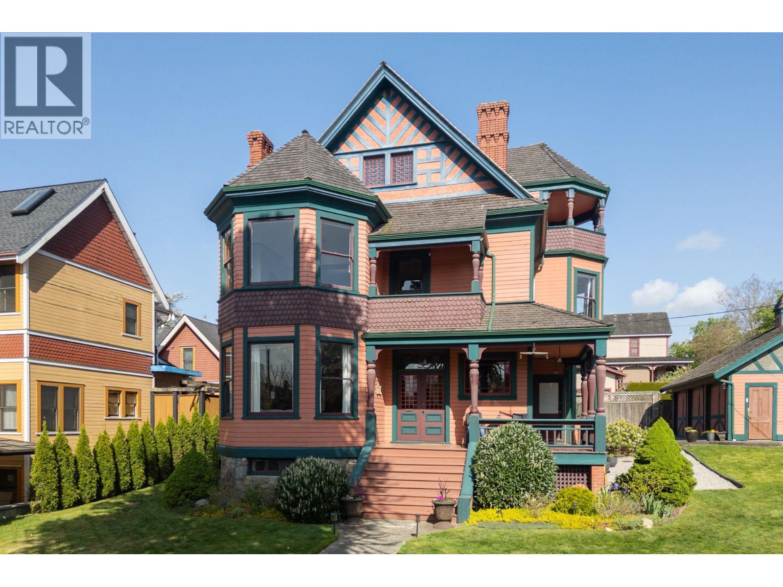 403 St. George Street, New Westminster, British Columbia  V3L 1L1 - Photo 2 - R3130648