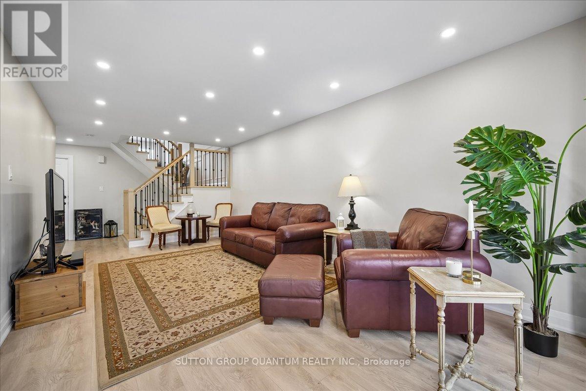 1120 Montgomery Drive, Oakville, Ontario  L6M 1G1 - Photo 5 - W13225122