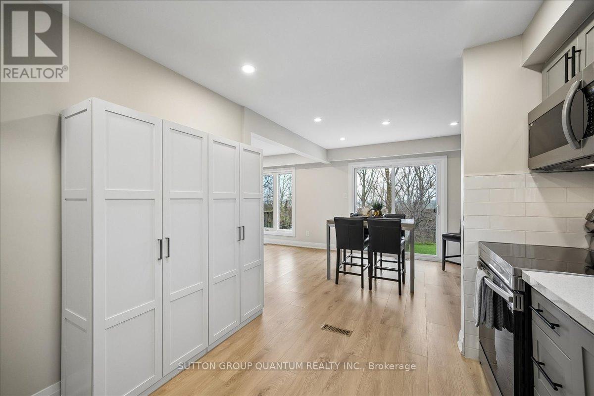 1120 Montgomery Drive, Oakville, Ontario  L6M 1G1 - Photo 9 - W13225122