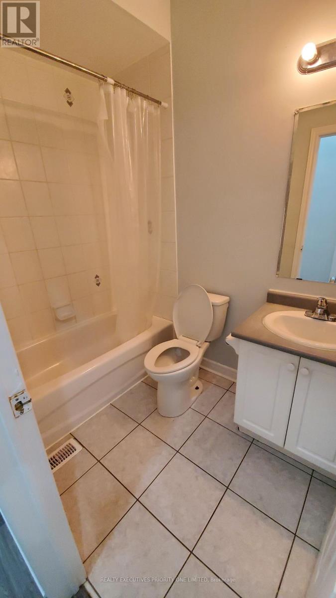 Upper Floor - 18 Ed Quigg Way, Vaughan, Ontario  L4H 2S2 - Photo 6 - N13225412