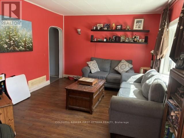 185 Compton Avenue, Ottawa, Ontario  K2B 5A6 - Photo 4 - X12954242