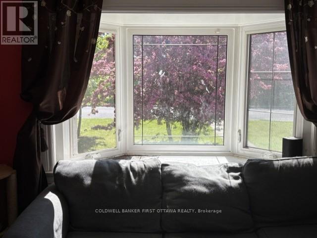185 Compton Avenue, Ottawa, Ontario  K2B 5A6 - Photo 5 - X12954242