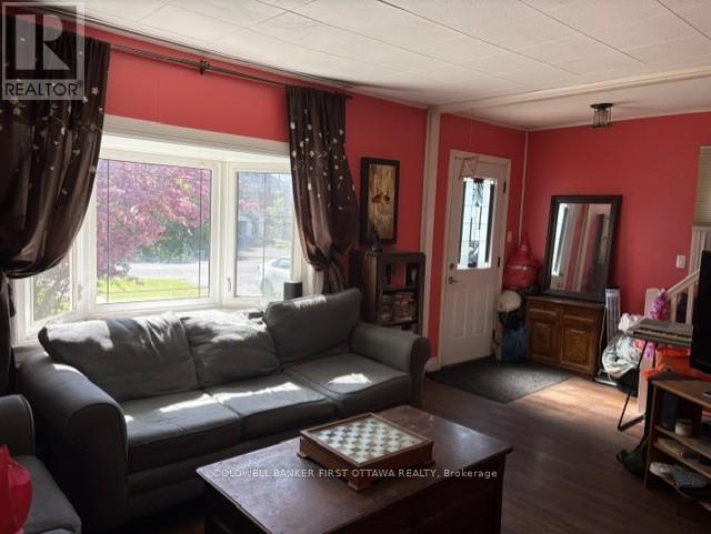 185 Compton Avenue, Ottawa, Ontario  K2B 5A6 - Photo 3 - X12954242