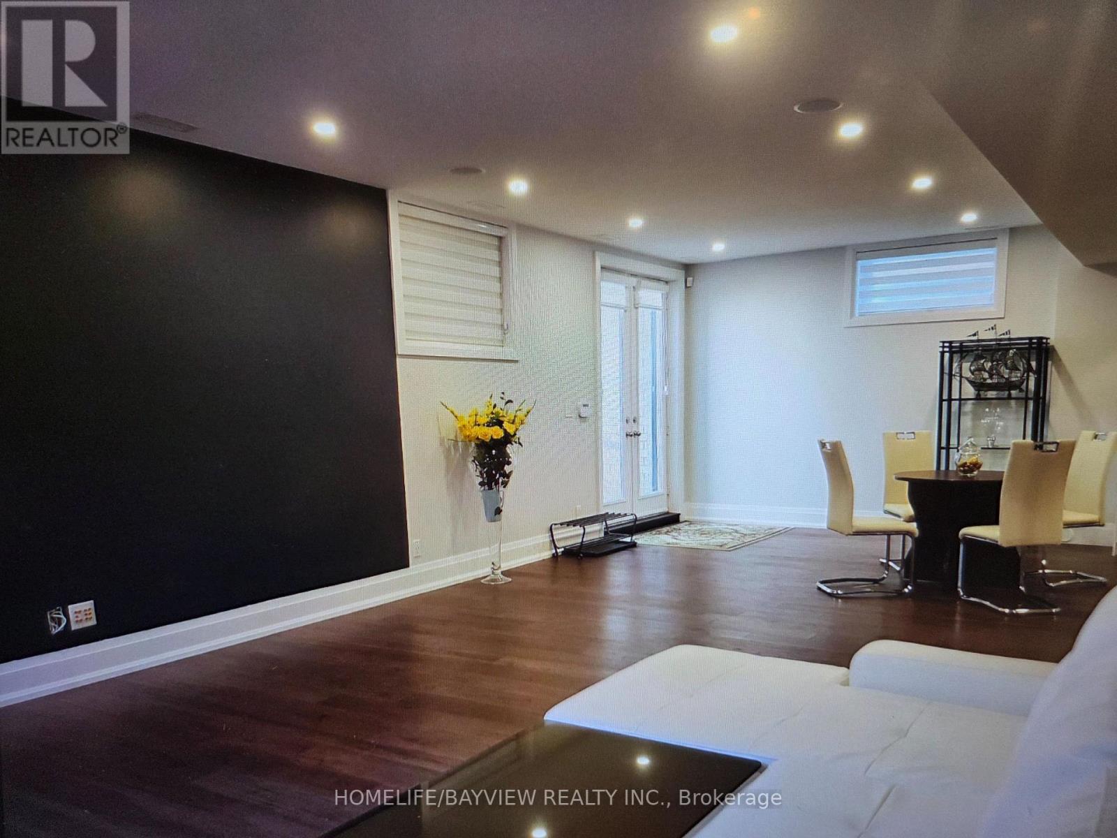 11 Walnut Crescent, Toronto, Ontario  M8W 2Z9 - Photo 11 - W13105720