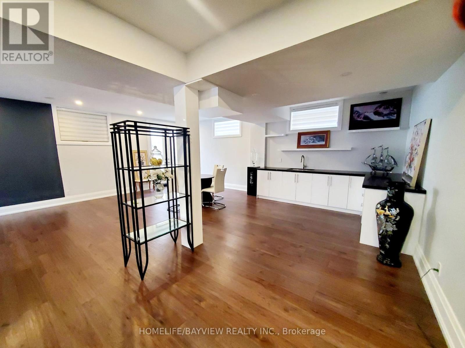 11 Walnut Crescent, Toronto, Ontario  M8W 2Z9 - Photo 4 - W13105720