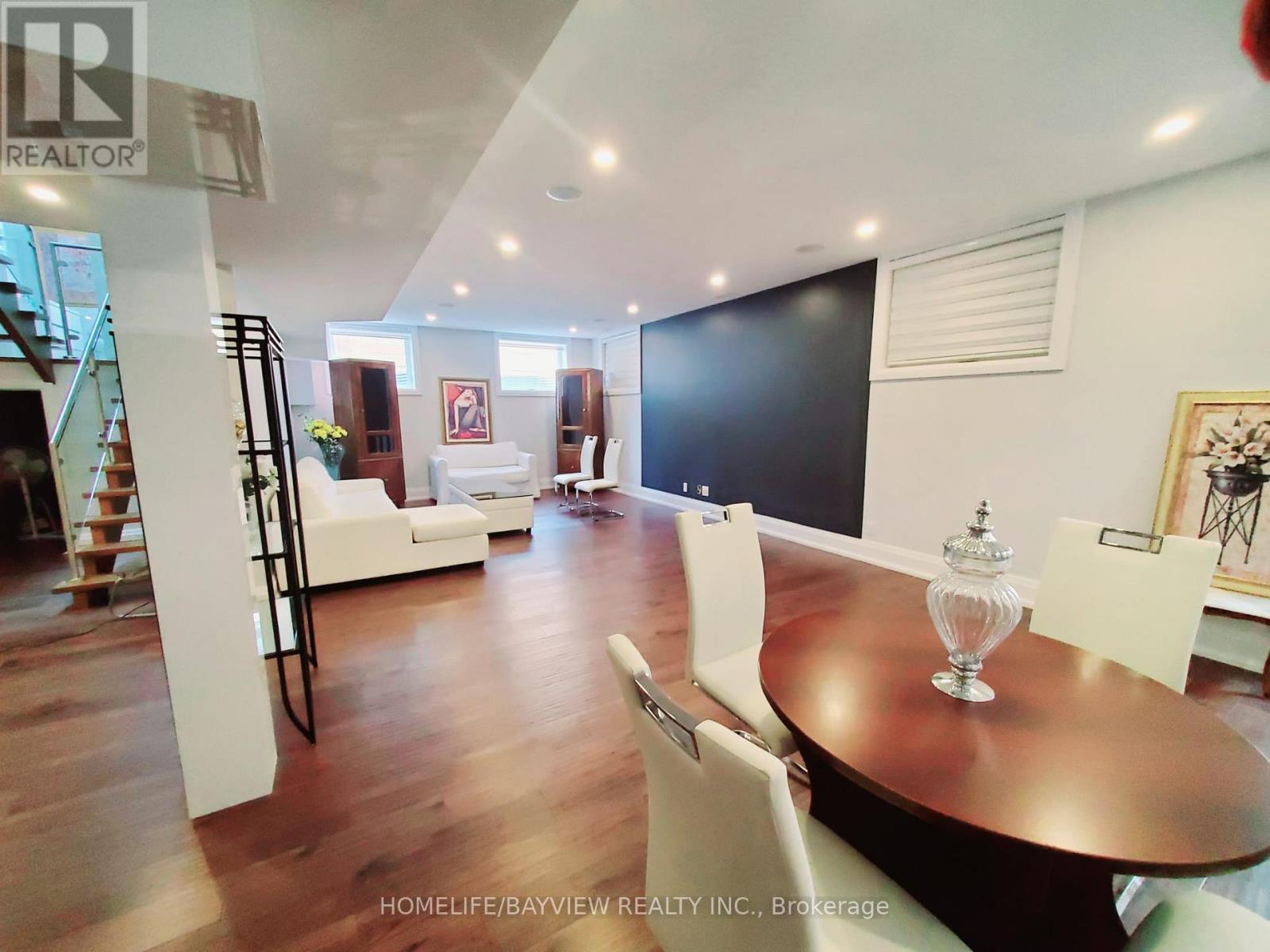 11 Walnut Crescent, Toronto, Ontario  M8W 2Z9 - Photo 5 - W13105720
