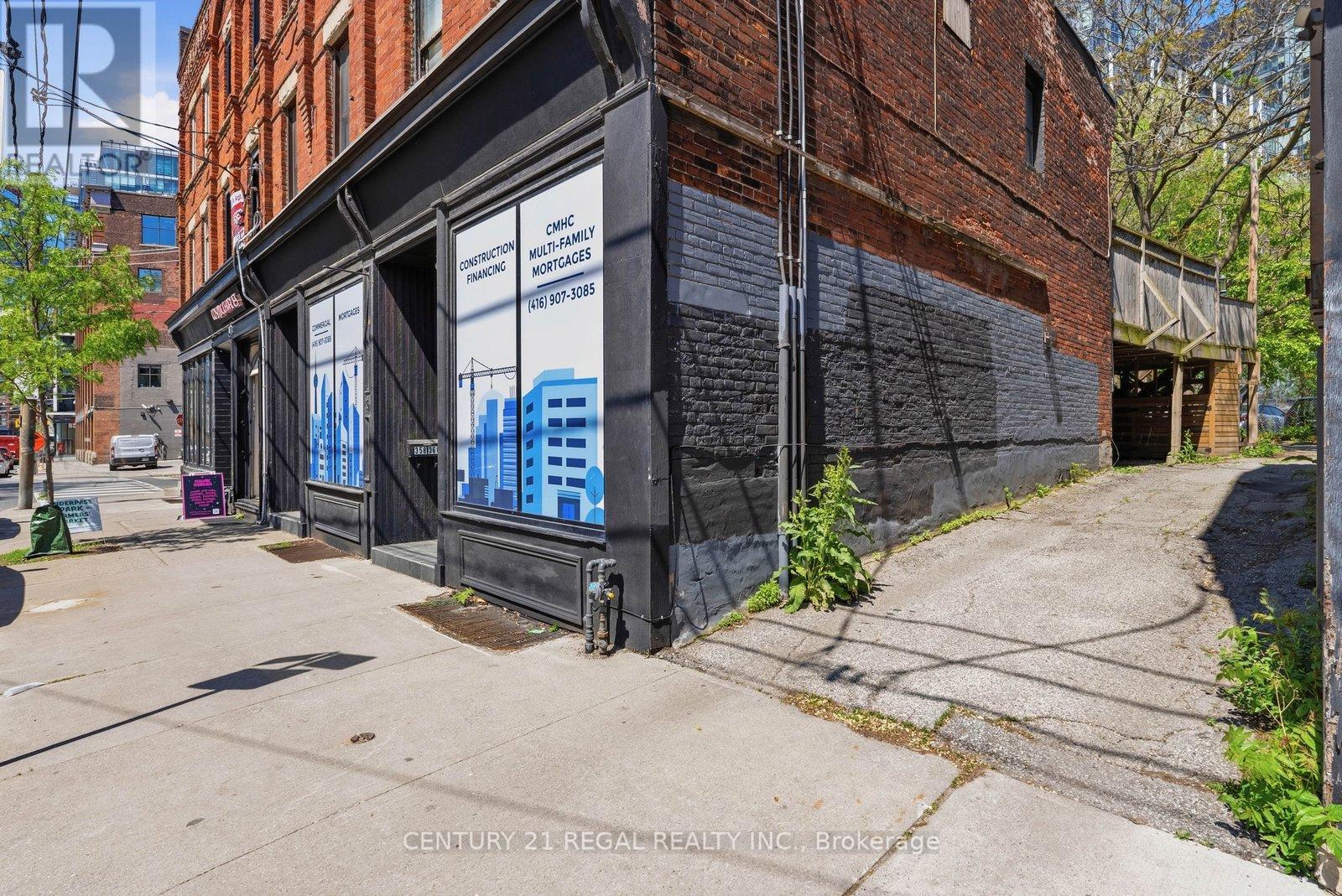 360 King Street E, Toronto, Ontario  M5A 1K9 - Photo 3 - C13225486