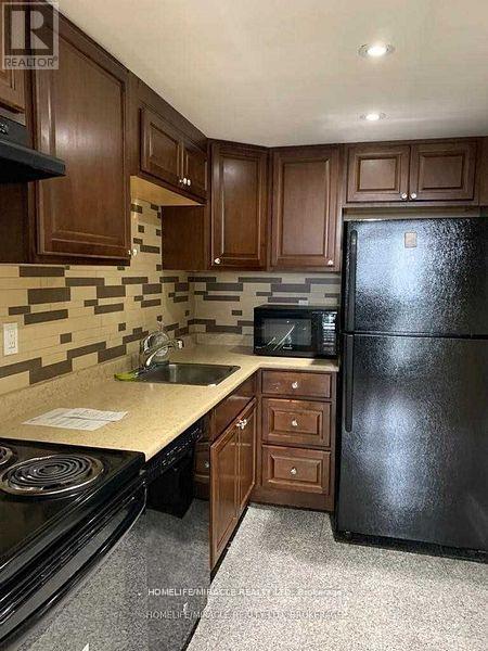 1012 - 115 Hillcrest Avenue, Mississauga, Ontario  L5B 3Y9 - Photo 2 - W13225480