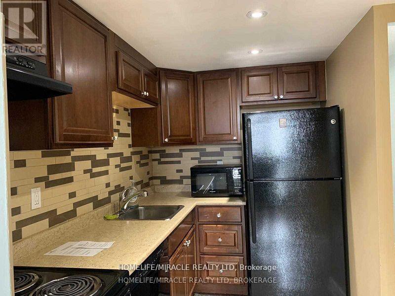 1012 - 115 Hillcrest Avenue, Mississauga, Ontario  L5B 3Y9 - Photo 3 - W13225480