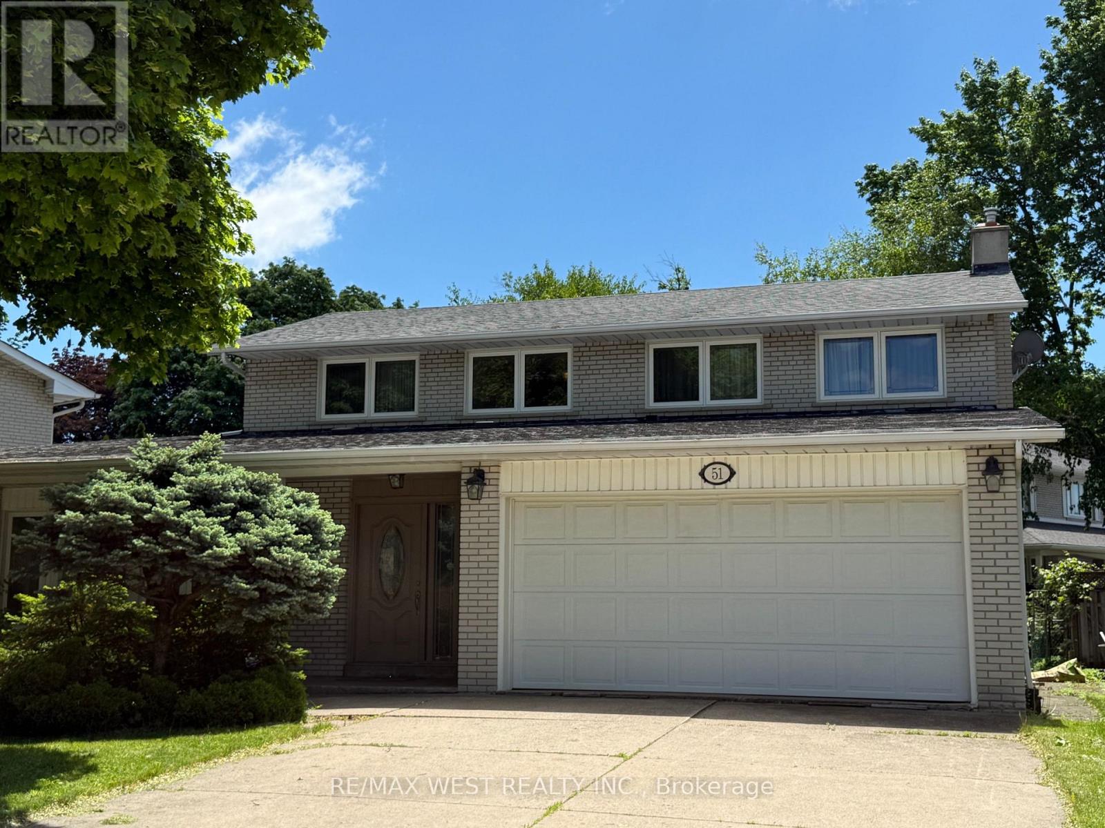 <div class="slider-price">$1,598,000</div><p>51 Winterton Drive, Toronto, Ontario</p>