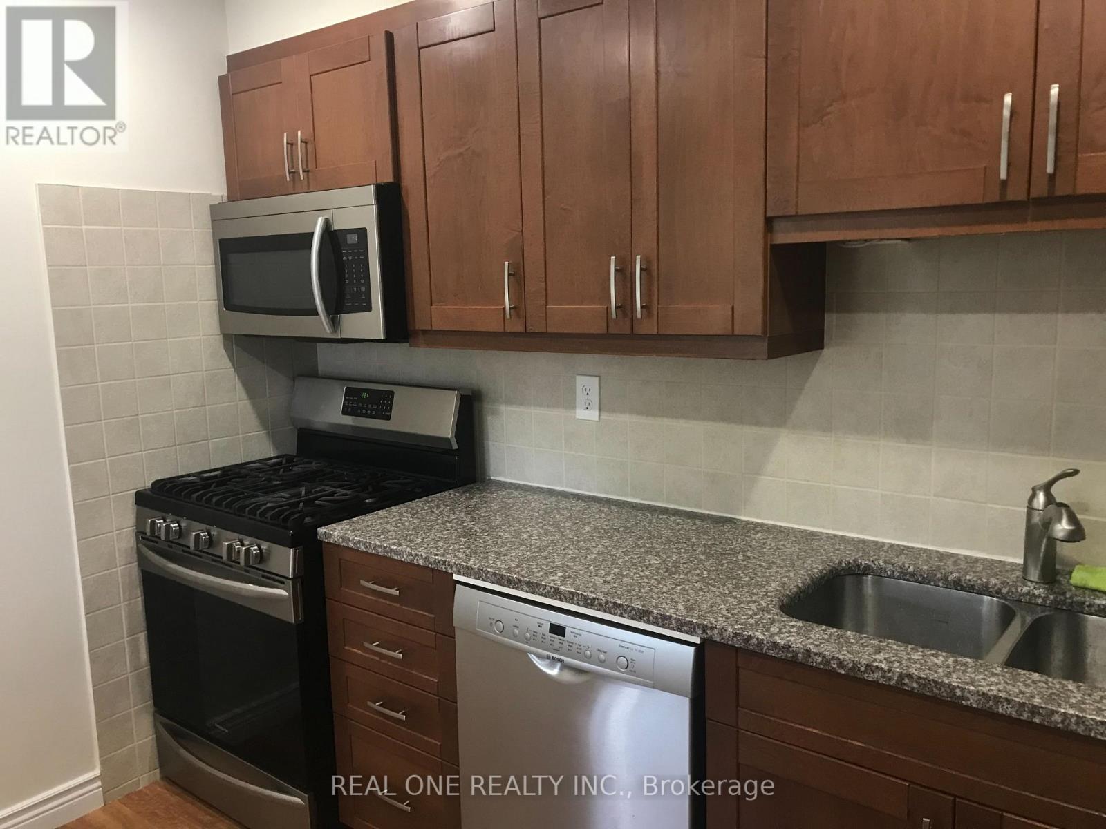 28 - 1580 Lancaster Drive, Oakville, Ontario  L6H 2Z5 - Photo 4 - W13225546