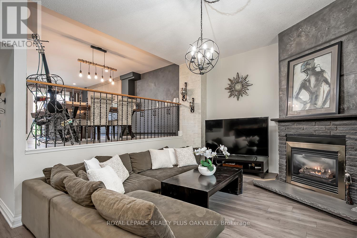 51 - 1051 Cedarglen Gate, Mississauga, Ontario  L5C 3A7 - Photo 6 - W13225558