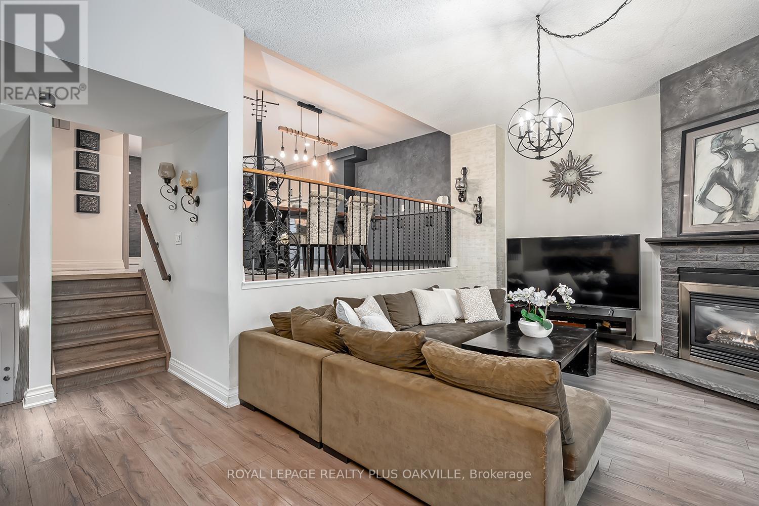 51 - 1051 Cedarglen Gate, Mississauga, Ontario  L5C 3A7 - Photo 8 - W13225558