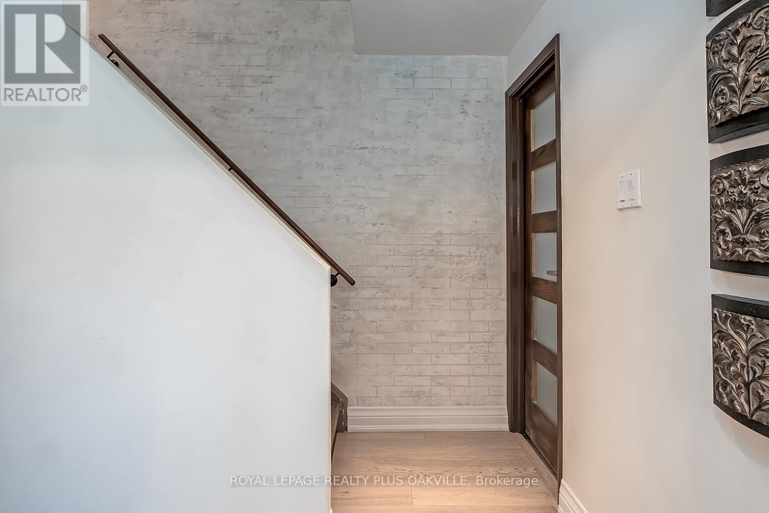 51 - 1051 Cedarglen Gate, Mississauga, Ontario  L5C 3A7 - Photo 9 - W13225558