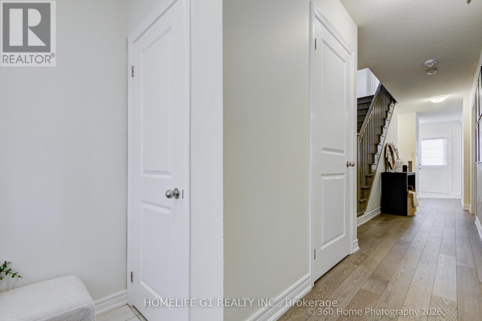 98 Fruitvale Circle, Brampton, Ontario  L7A 5B9 - Photo 4 - W13225560