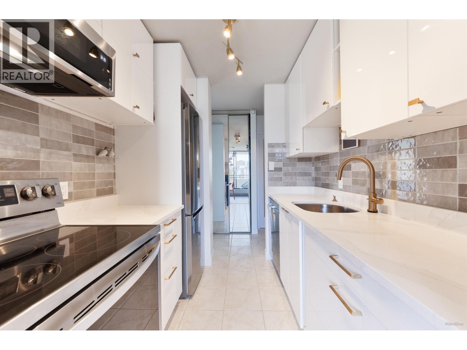 1501 1725 Pendrell Street, Vancouver, British Columbia  V6G 2X7 - Photo 2 - R3130529