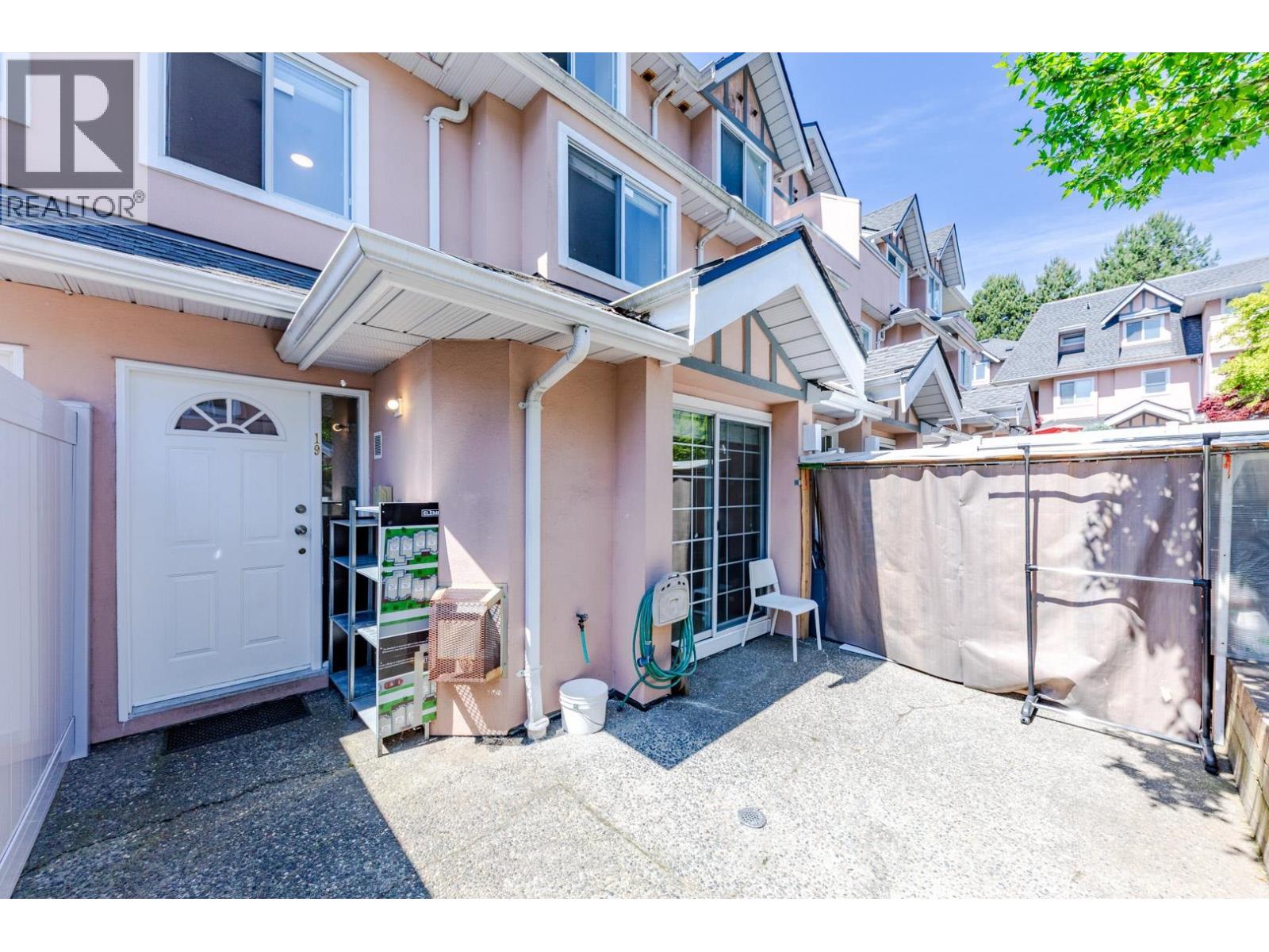 19 7433 16th Street, Burnaby, British Columbia  V3N 4Z5 - Photo 5 - R3130390