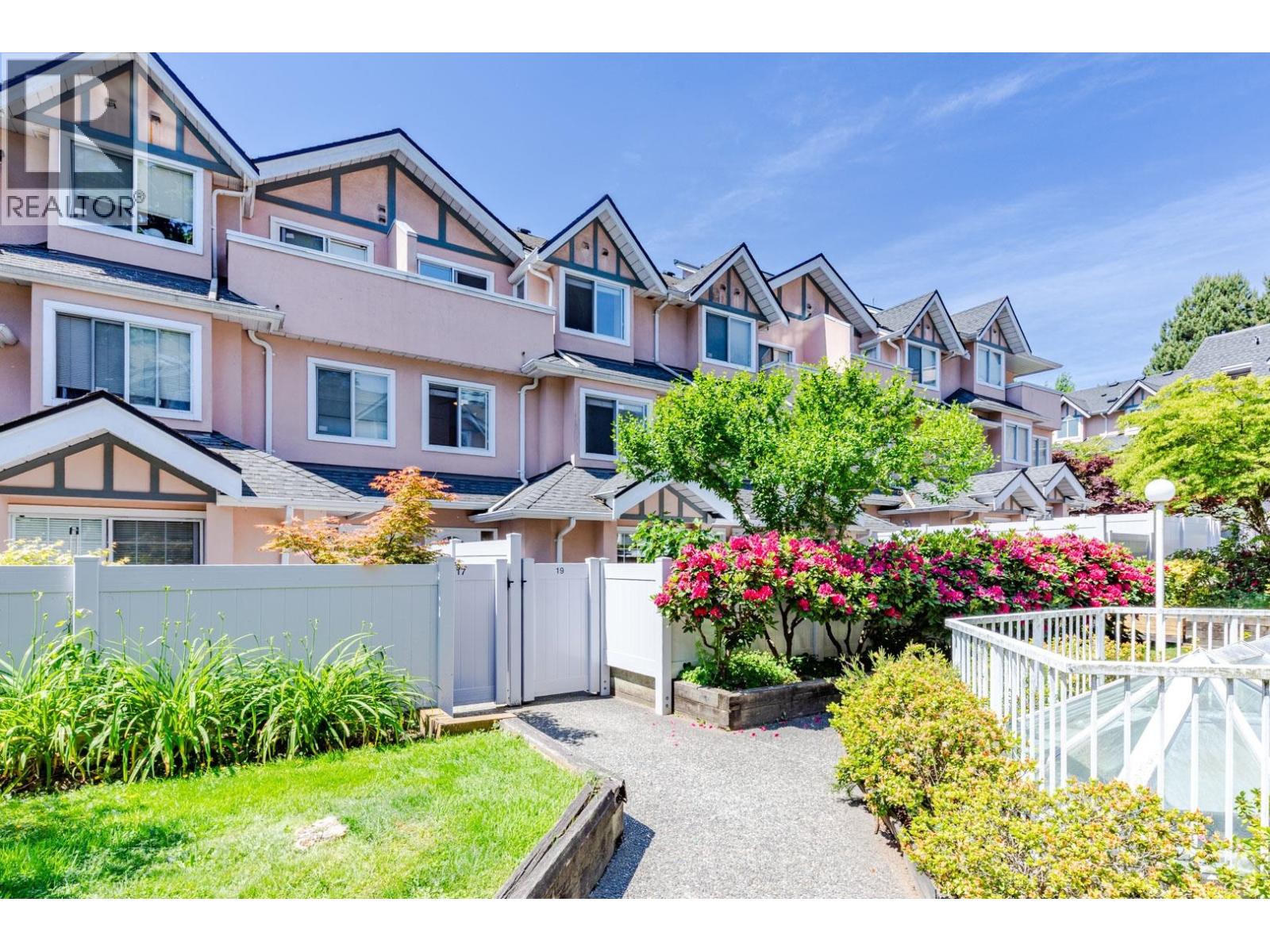 19 7433 16th Street, Burnaby, British Columbia  V3N 4Z5 - Photo 2 - R3130390